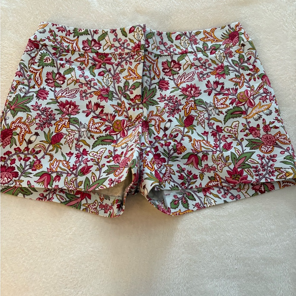 Loft Floral Women's Shorts 4” size 6. Light blue base color